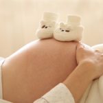 Dehnungsstreifen & trockene Haut – häufige Hautprobleme während der Schwangerschaft
