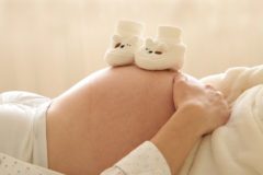 Dehnungsstreifen & trockene Haut - häufige Hautprobleme während der Schwangerschaft